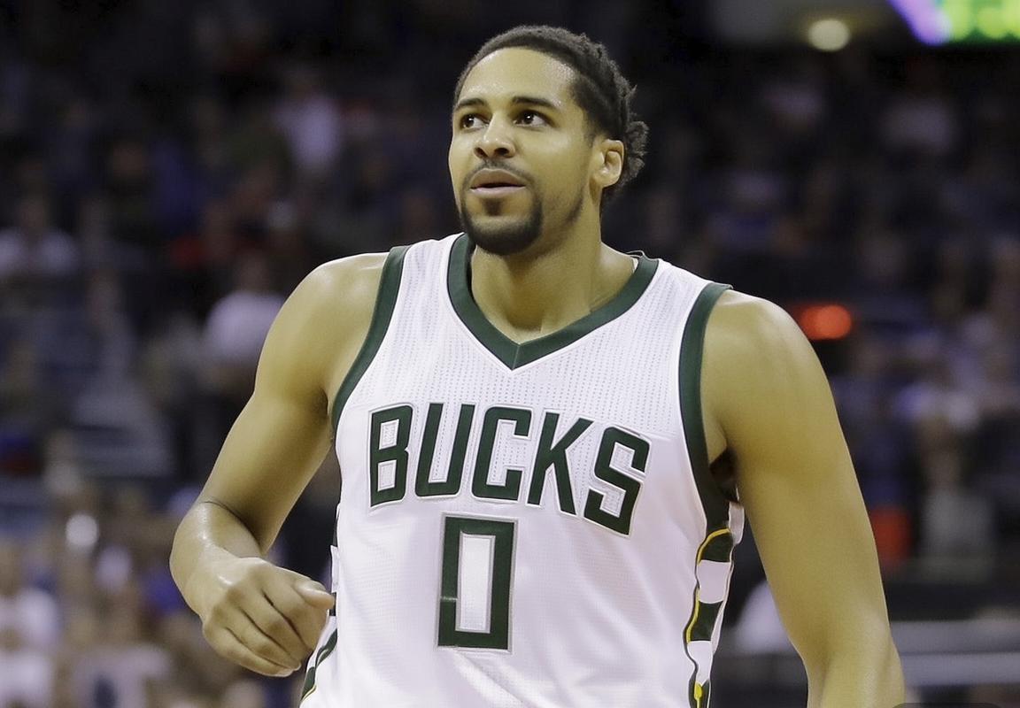 密尔沃基雄鹿队连败不止，字母哥状态低迷与防守漏洞成球队致命隐患